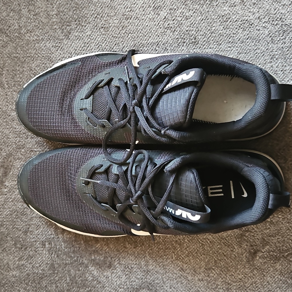 Nike Men's Black and White Sneakers
